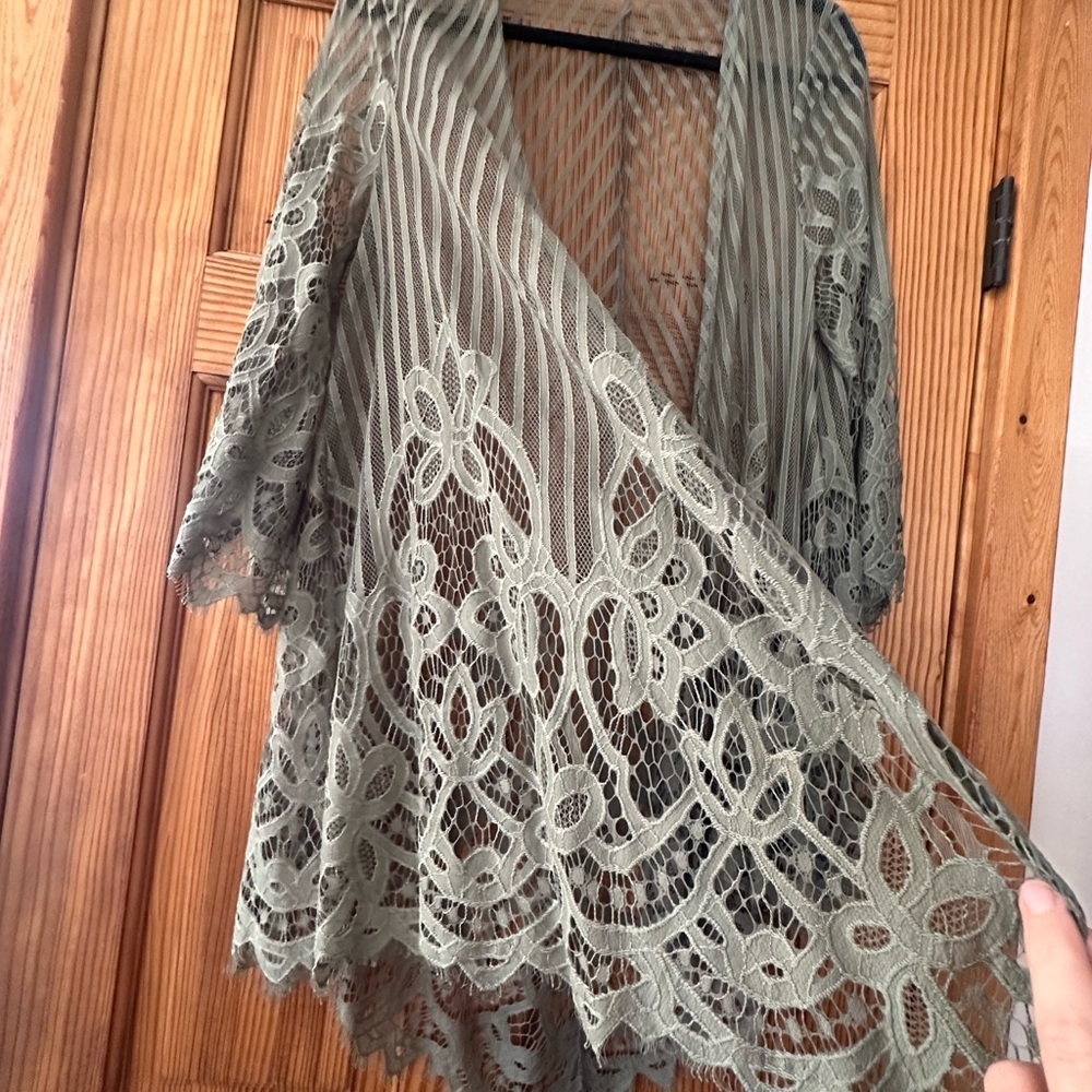 Elegant Lace Kimono Cardigan